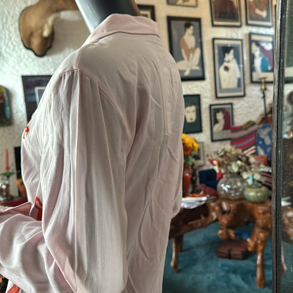 Pink button down shirt with graffiti - Picture 7 of 8